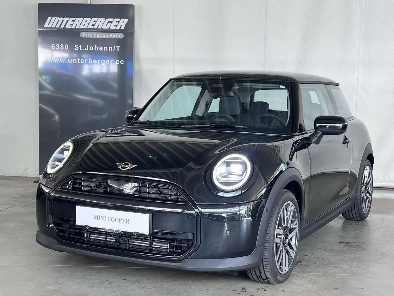 Photo 1 : Mini Cooper 2024 Petrol