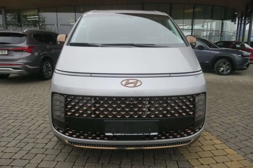 Photo 1 : Hyundai Staria 2023 Diesel