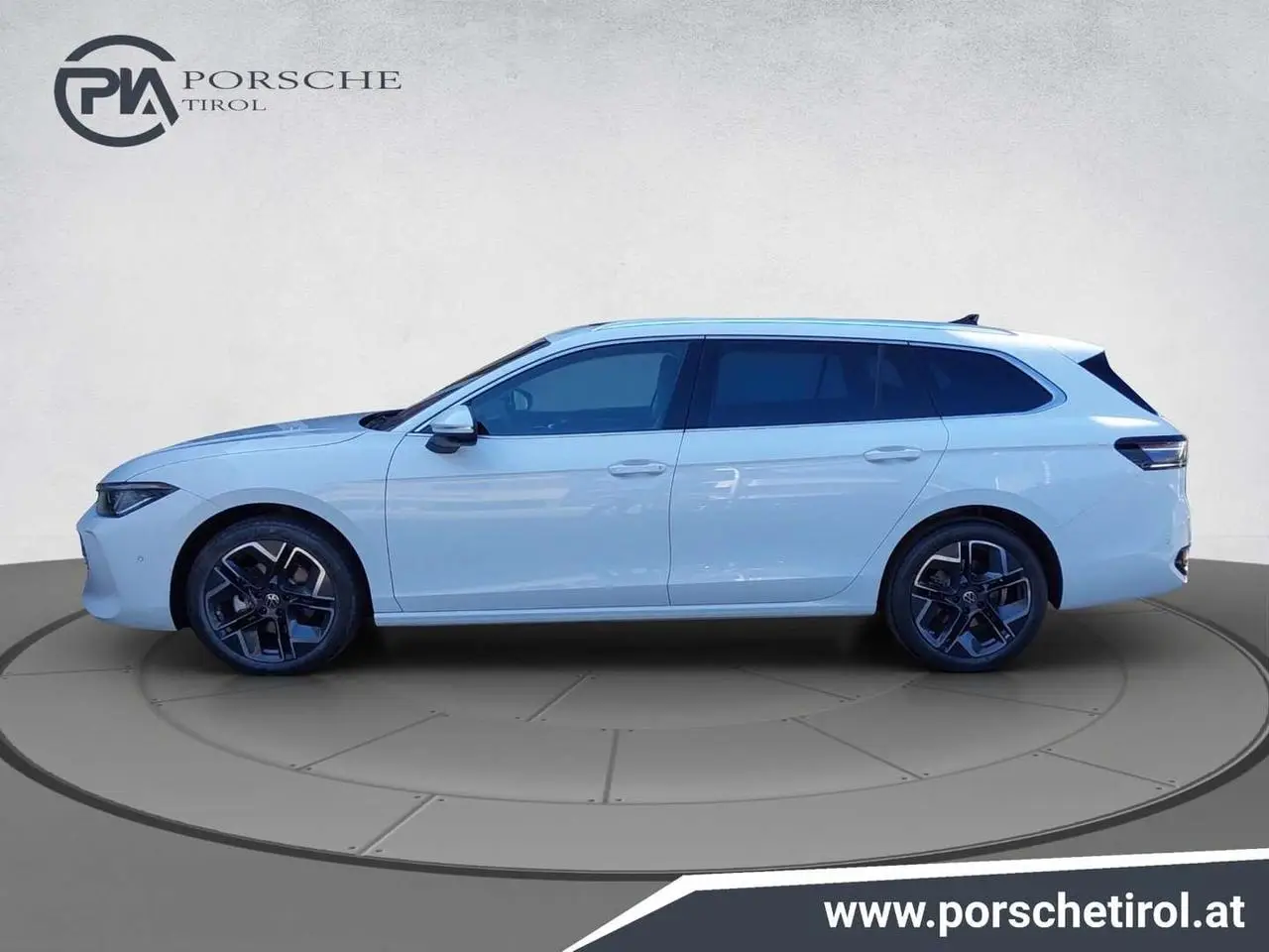 Photo 1 : Volkswagen Passat 2024 Petrol