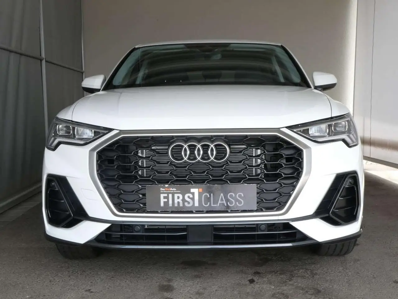 Photo 1 : Audi Q3 2024 Essence