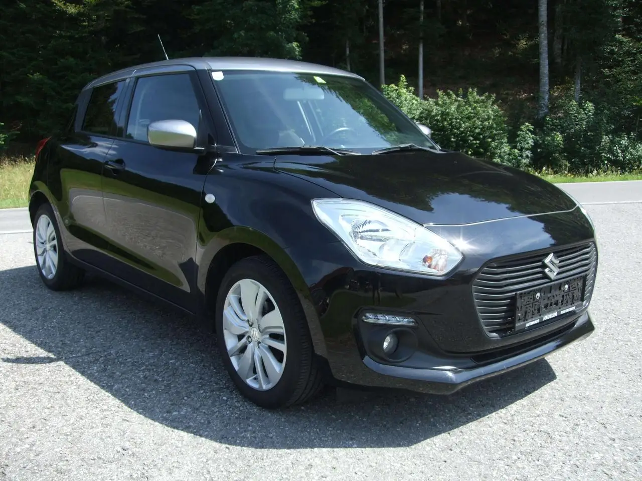 Photo 1 : Suzuki Swift 2019 Petrol