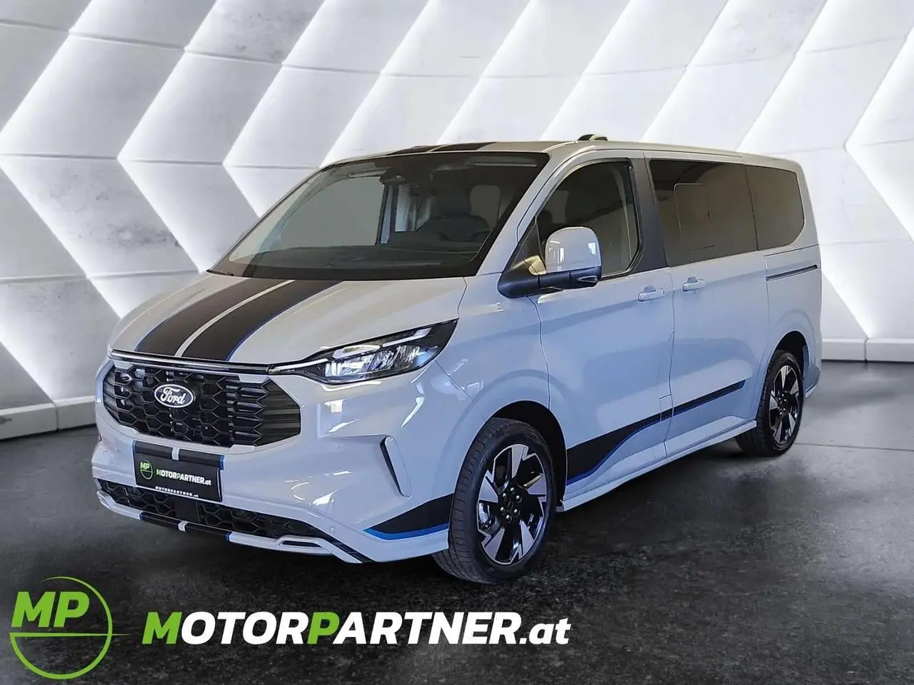 Photo 1 : Ford Tourneo 2024 Diesel