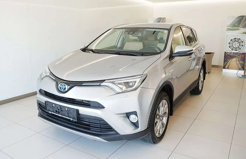 Photo 1 : Toyota Rav4 2016 Hybrid