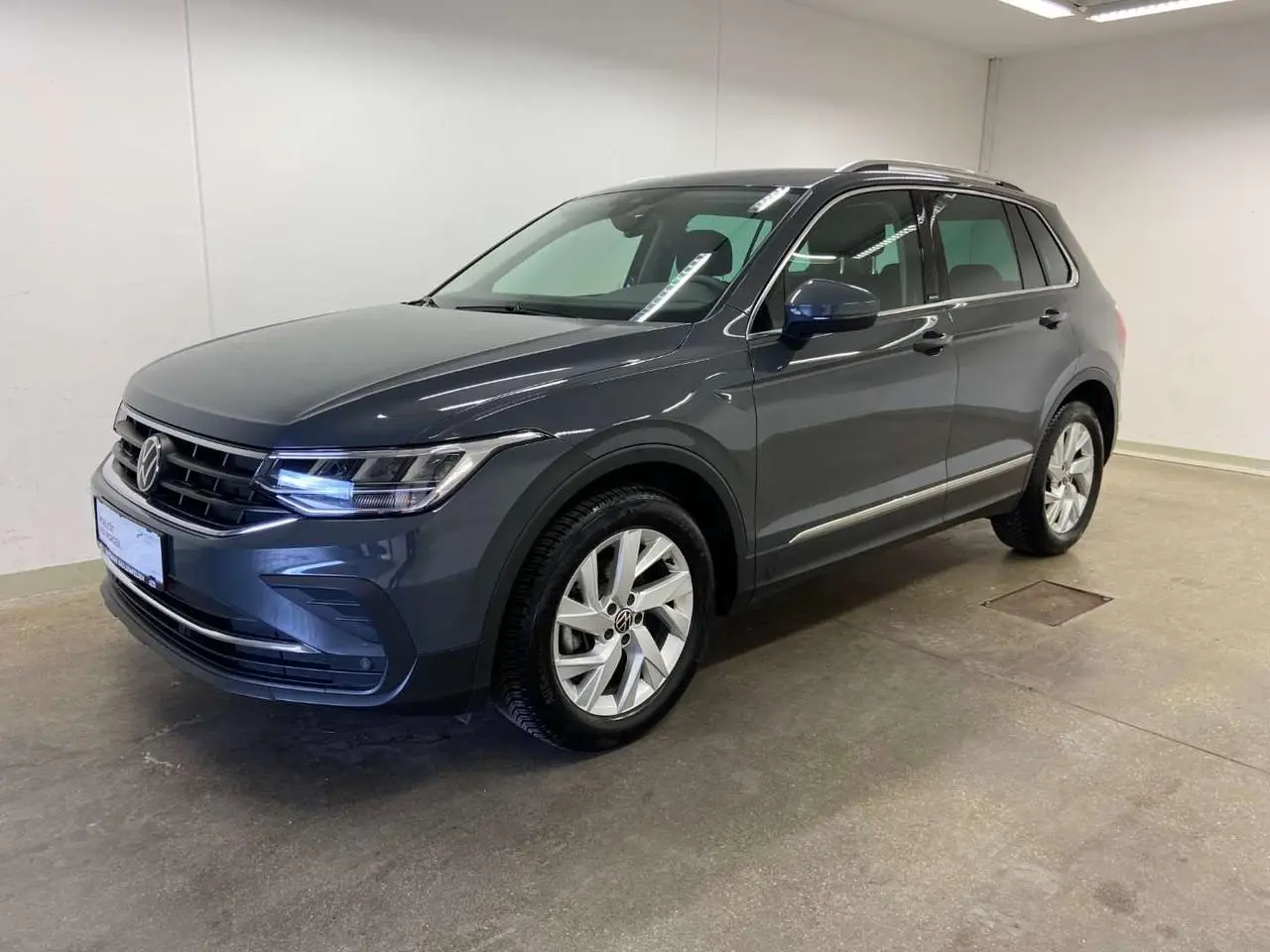 Photo 1 : Volkswagen Tiguan 2023 Petrol