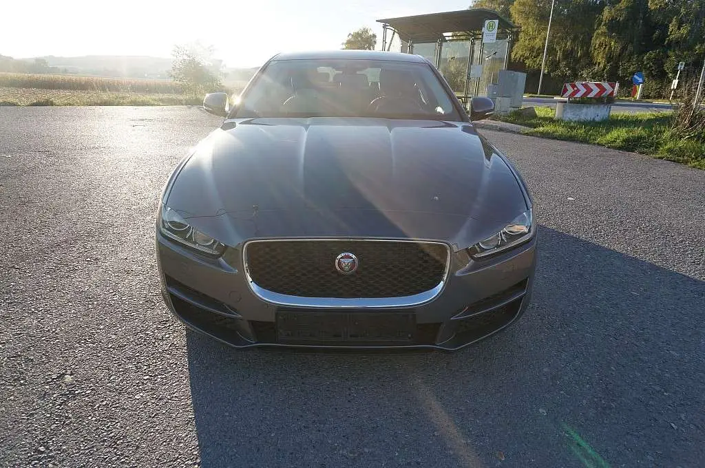 Photo 1 : Jaguar Xe 2015 Diesel