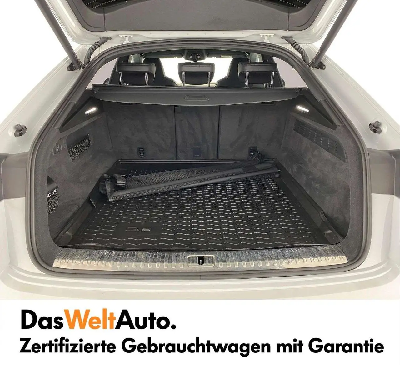 Photo 1 : Audi Q8 2021 Petrol