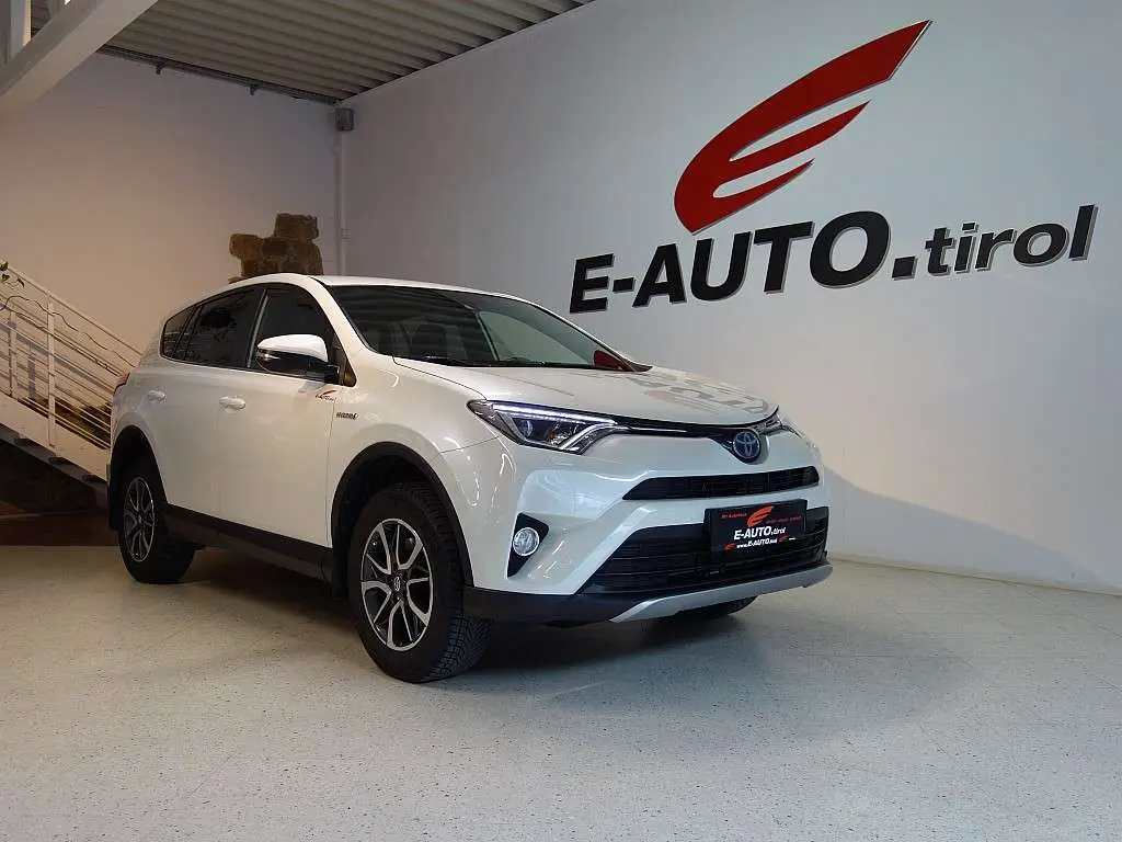 Photo 1 : Toyota Rav4 2017 Hybrid