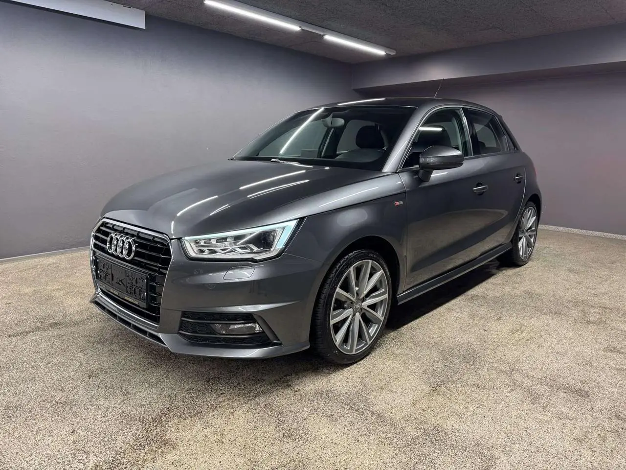 Photo 1 : Audi A1 2015 Petrol