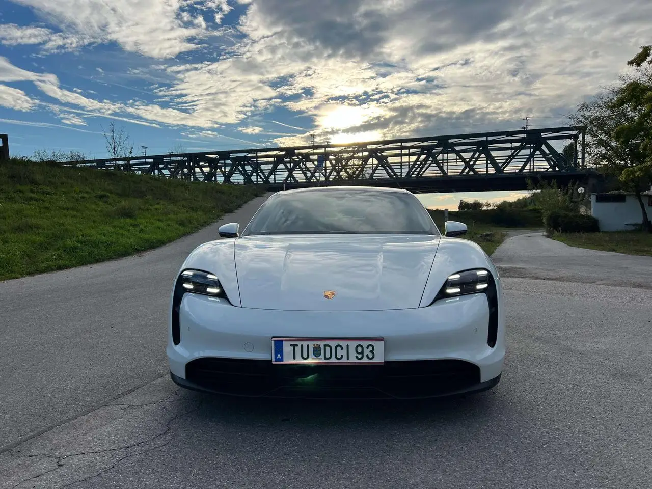 Photo 1 : Porsche Taycan 2020 Electric