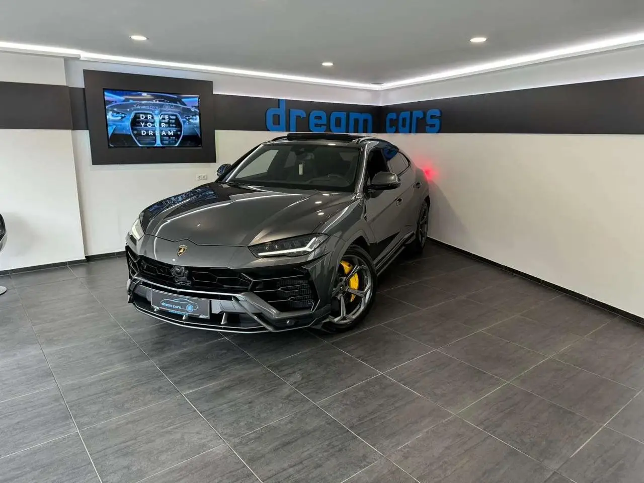 Photo 1 : Lamborghini Urus 2020 Petrol