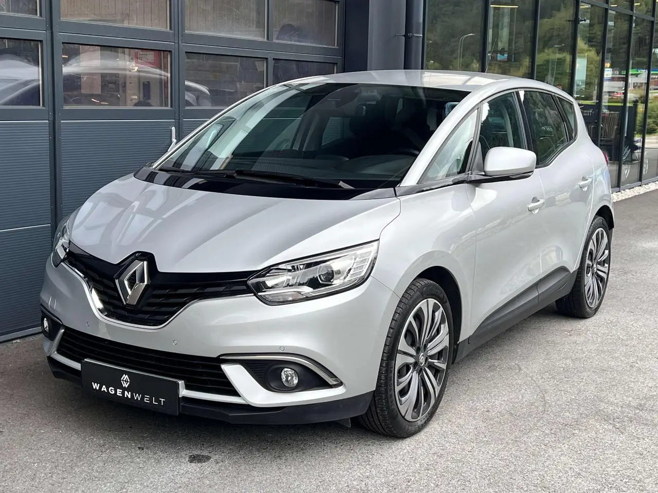 Photo 1 : Renault Scenic 2017 Essence