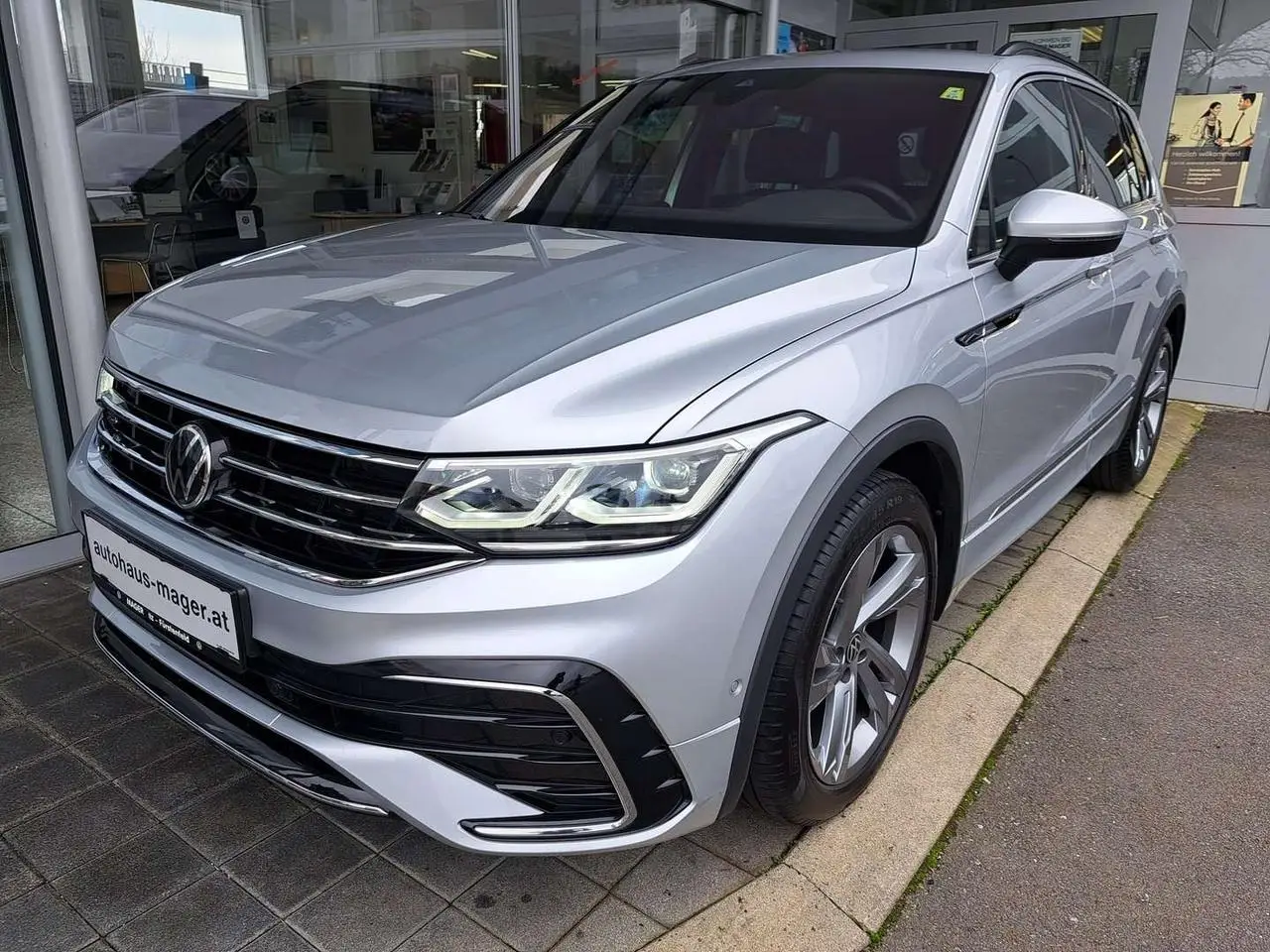 Photo 1 : Volkswagen Tiguan 2020 Petrol