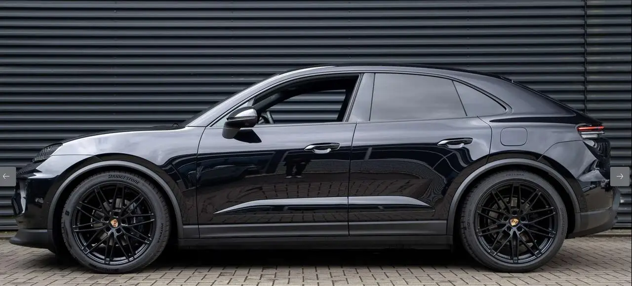 Photo 1 : Porsche Macan 2024 Electric