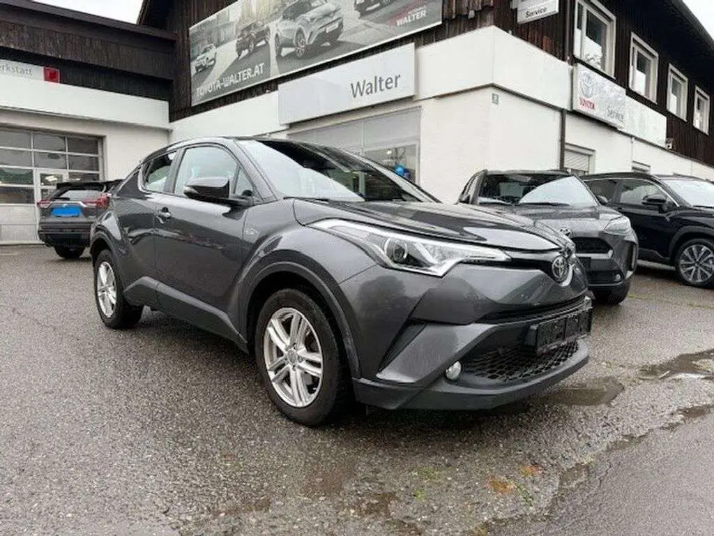 Photo 1 : Toyota C-hr 2017 Petrol