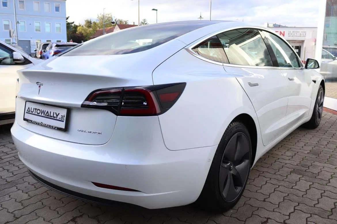 Photo 1 : Tesla Model 3 2020 Electric