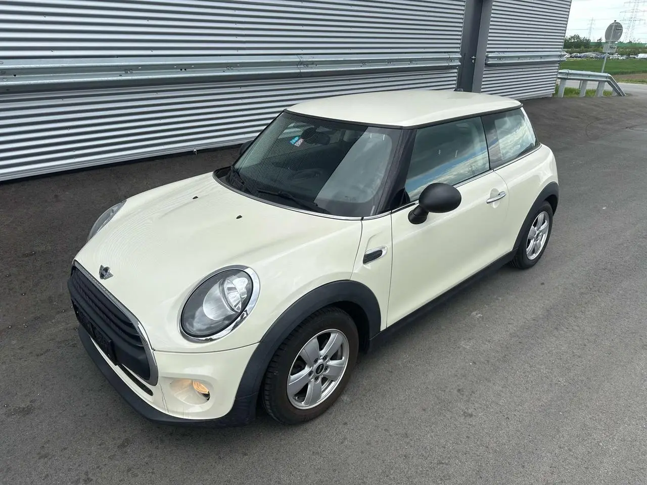 Photo 1 : Mini One 2015 Petrol