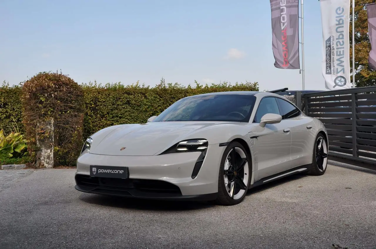 Photo 1 : Porsche Taycan 2021 Electric