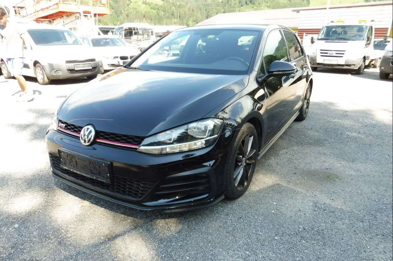 Photo 1 : Volkswagen Golf 2018 Petrol