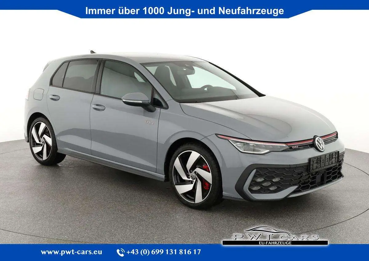 Photo 1 : Volkswagen Golf 2024 Petrol