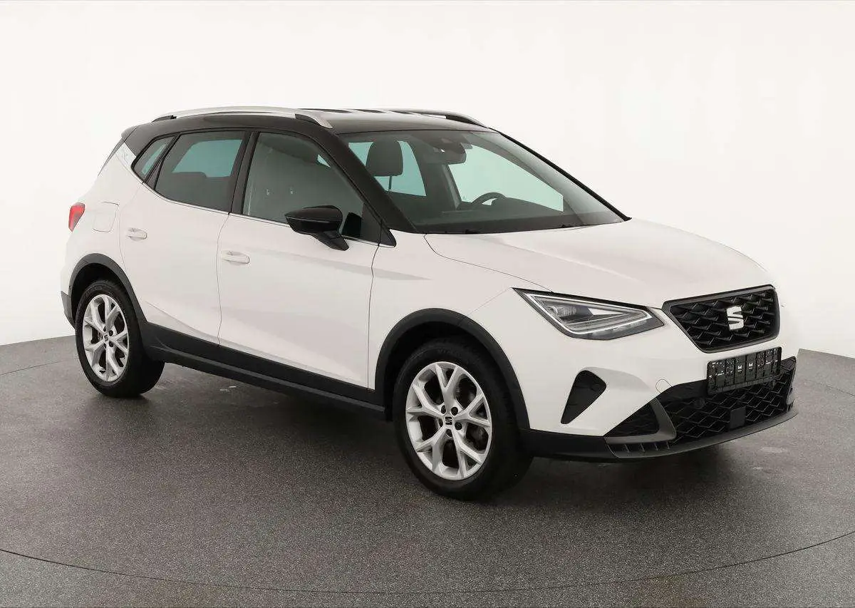 Photo 1 : Seat Arona 2023 Petrol