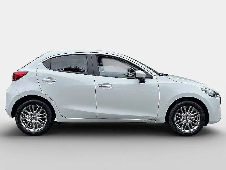 Photo 1 : Mazda 2 2024 Petrol