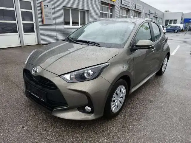 Photo 1 : Toyota Yaris 2023 Petrol