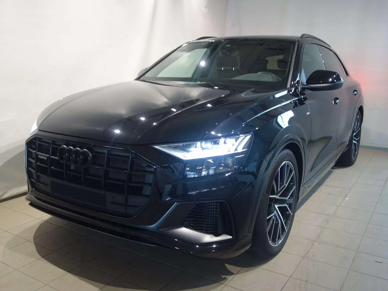 Photo 1 : Audi Q8 2023 Hybrid