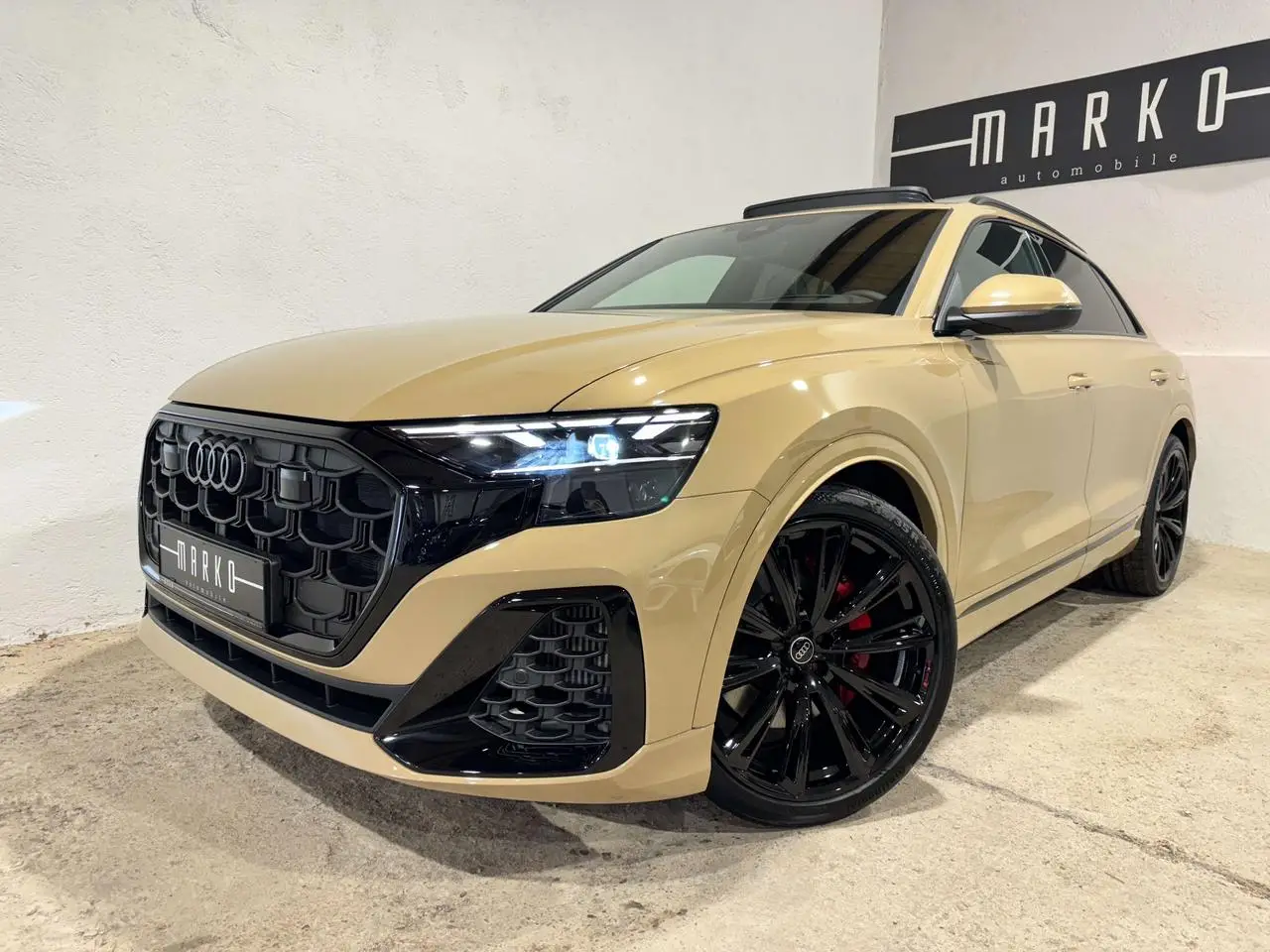 Photo 1 : Audi Q8 2024 Petrol