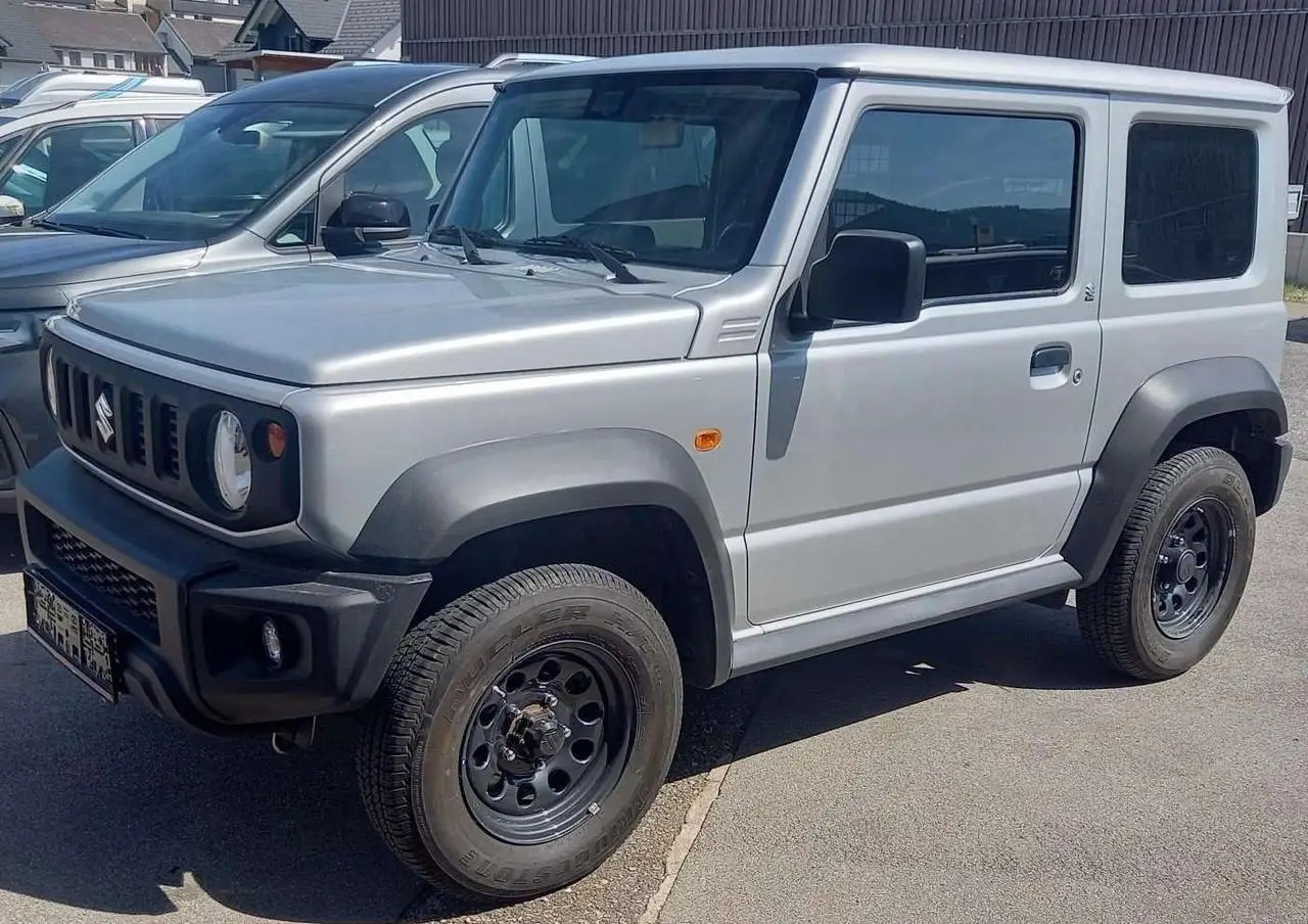 Photo 1 : Suzuki Jimny 2021 Petrol