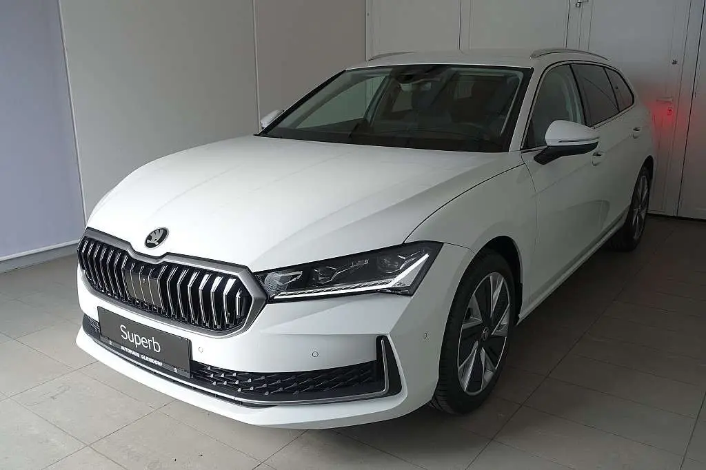 Photo 1 : Skoda Superb 2024 Petrol