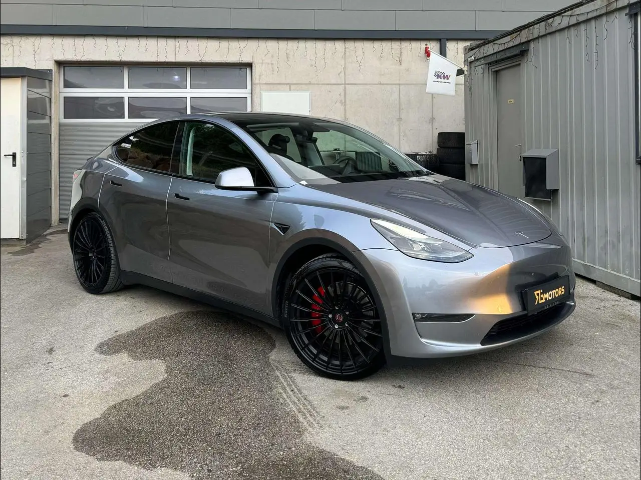 Photo 1 : Tesla Model Y 2024 Electric