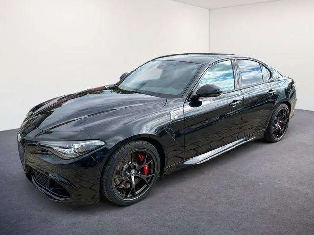 Photo 1 : Alfa Romeo Giulia 2024 Essence