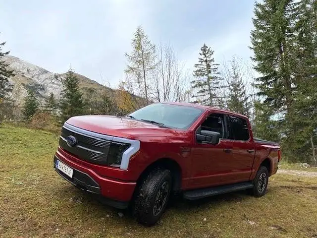 Photo 1 : Ford F150 2023 Électrique