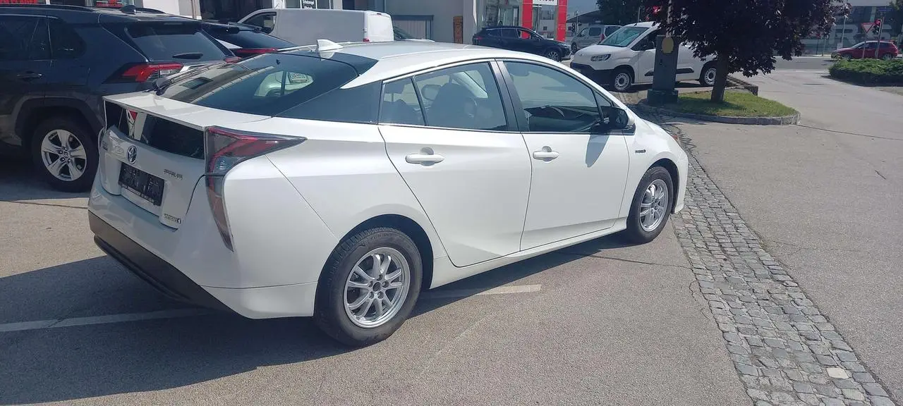 Photo 1 : Toyota Prius 2016 Hybrid