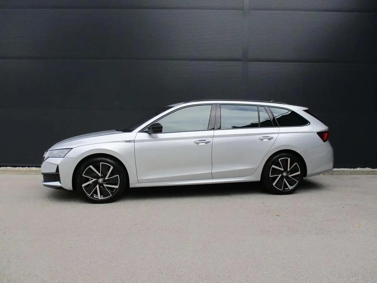 Photo 1 : Skoda Octavia 2024 Diesel