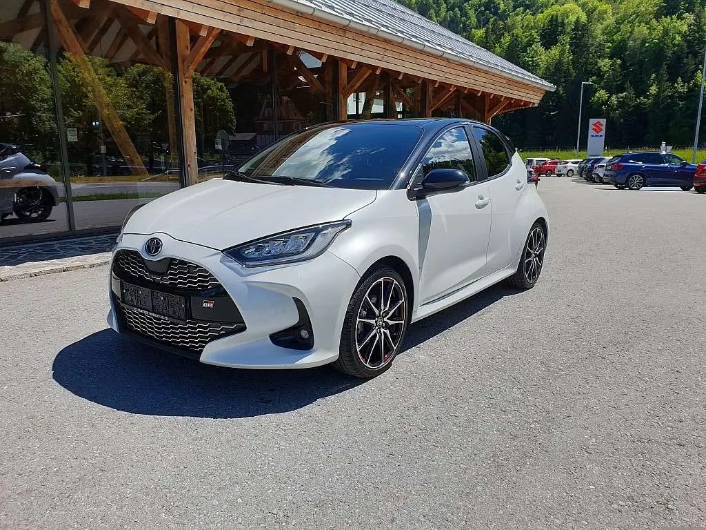 Photo 1 : Toyota Yaris 2023 Petrol