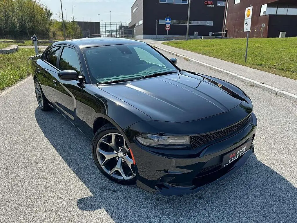 Photo 1 : Dodge Charger 2018 Petrol