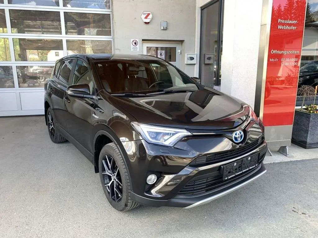 Photo 1 : Toyota Rav4 2016 Hybrid