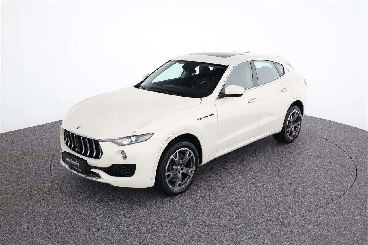 Photo 1 : Maserati Levante 2017 Essence