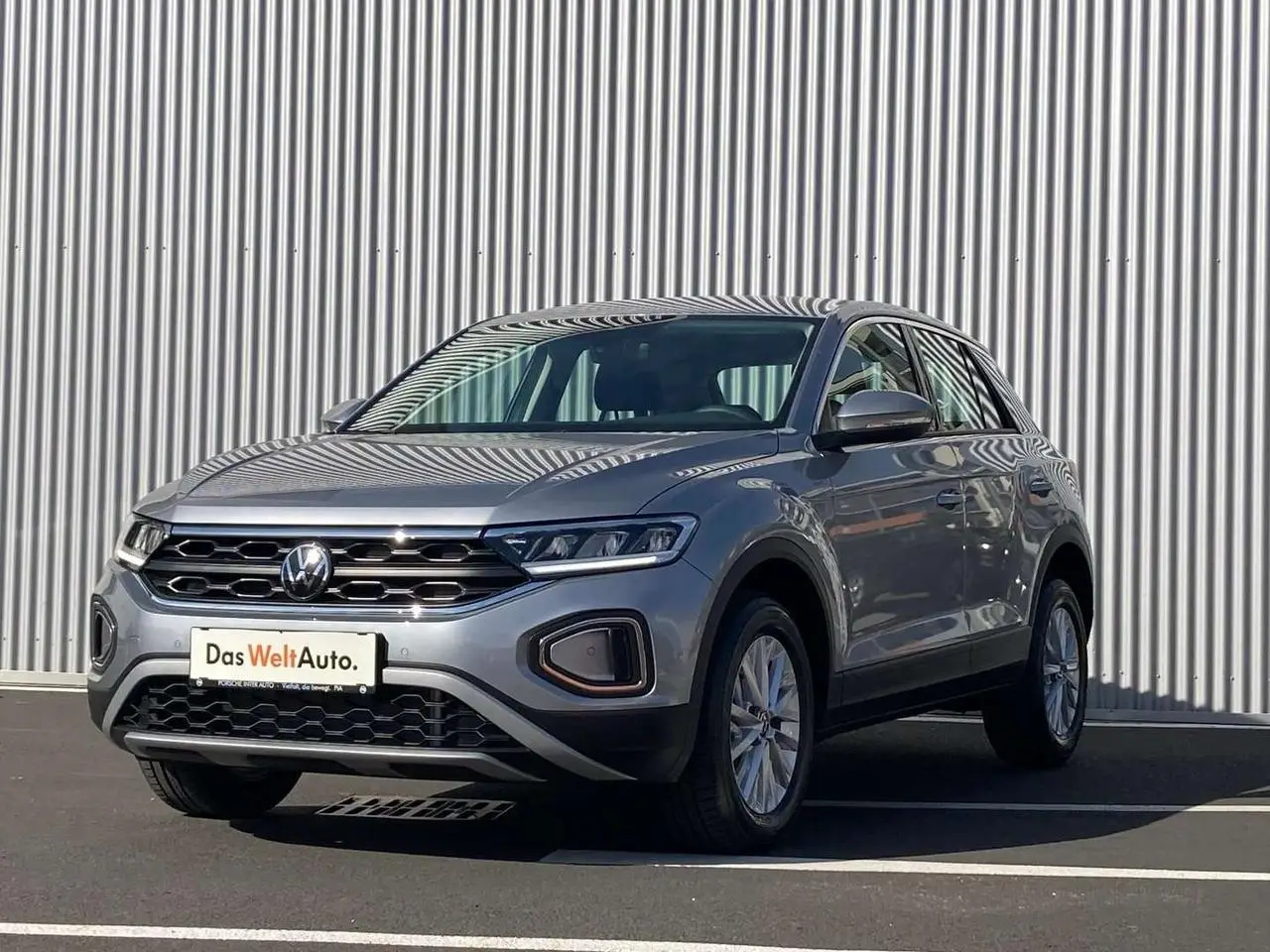 Photo 1 : Volkswagen T-roc 2024 Essence