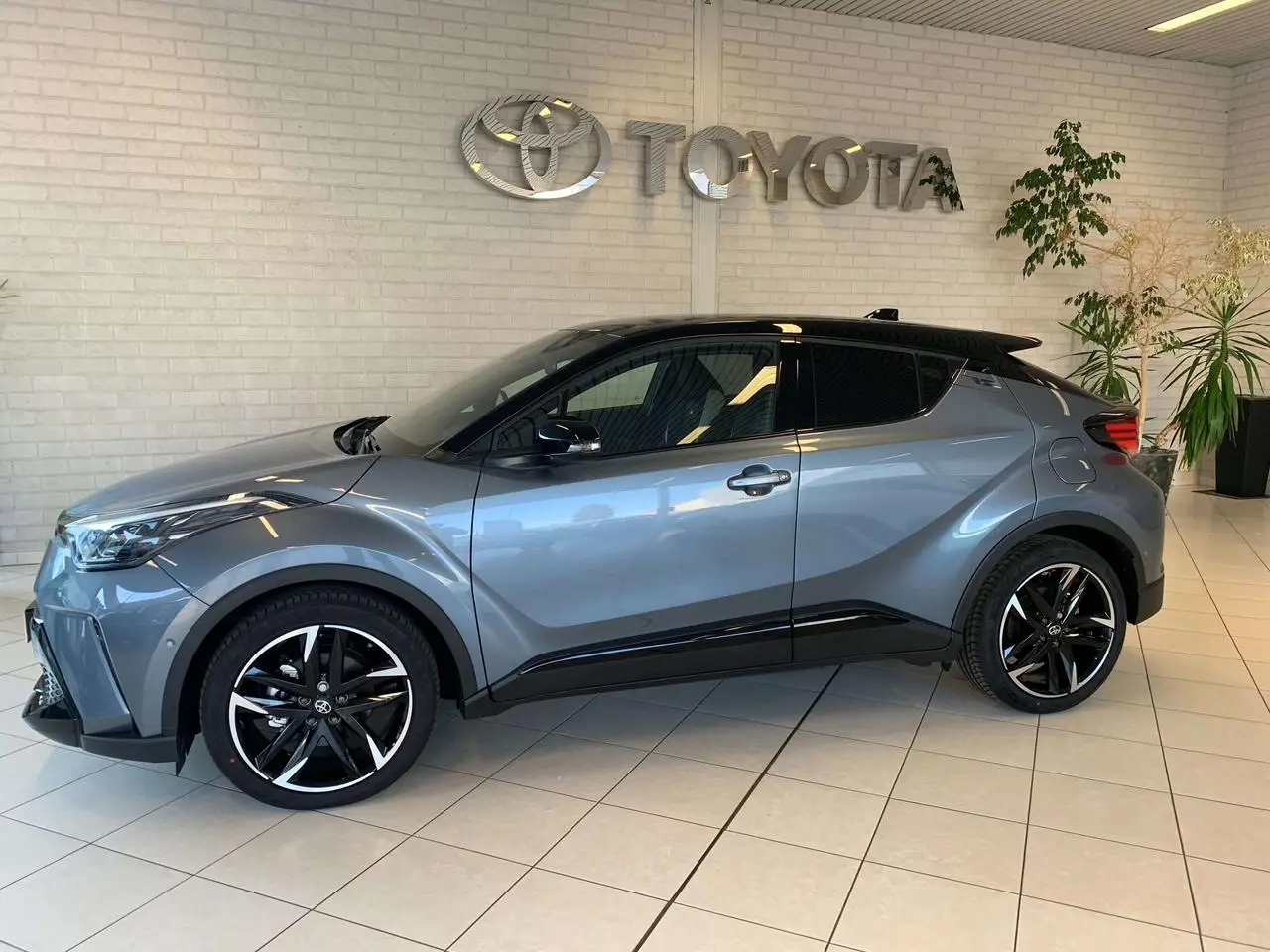 Photo 1 : Toyota C-hr 2022 Petrol