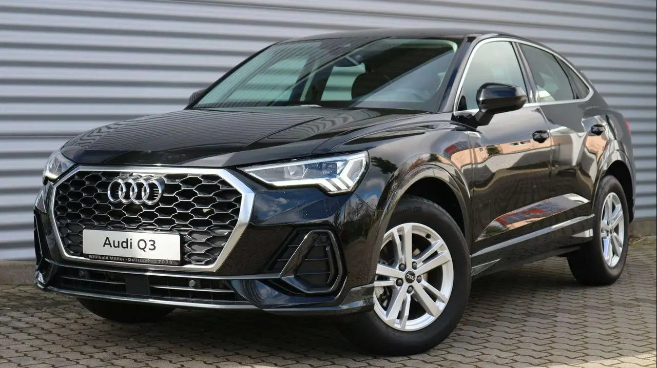 Photo 1 : Audi Q3 2022 Essence