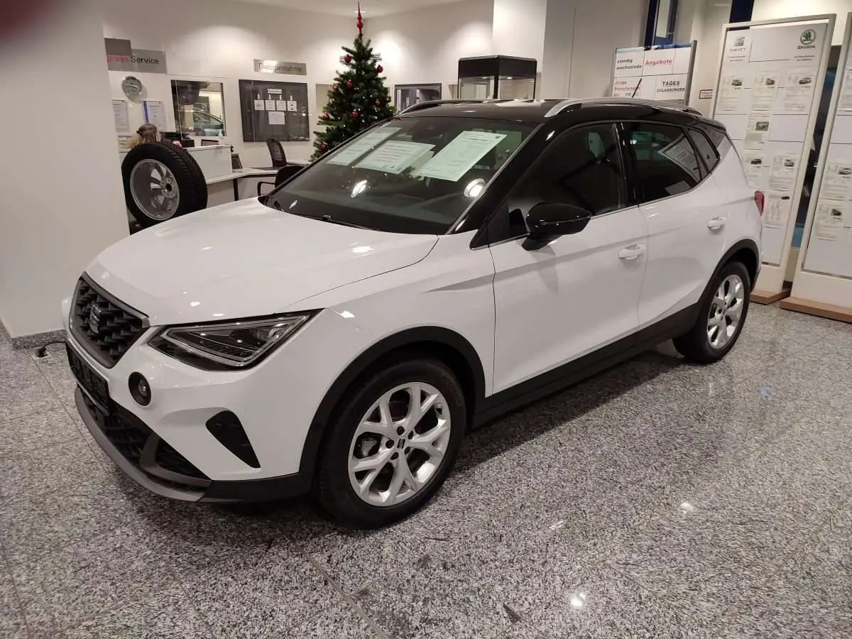 Photo 1 : Seat Arona 2022 Petrol