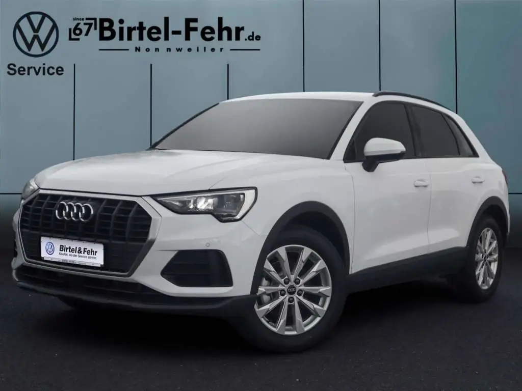 Photo 1 : Audi Q3 2024 Petrol