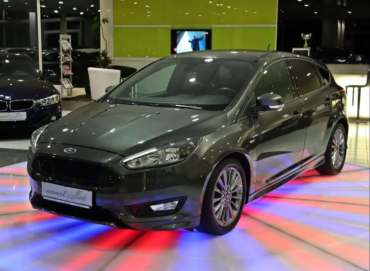 Photo 1 : Ford Focus 2017 Essence