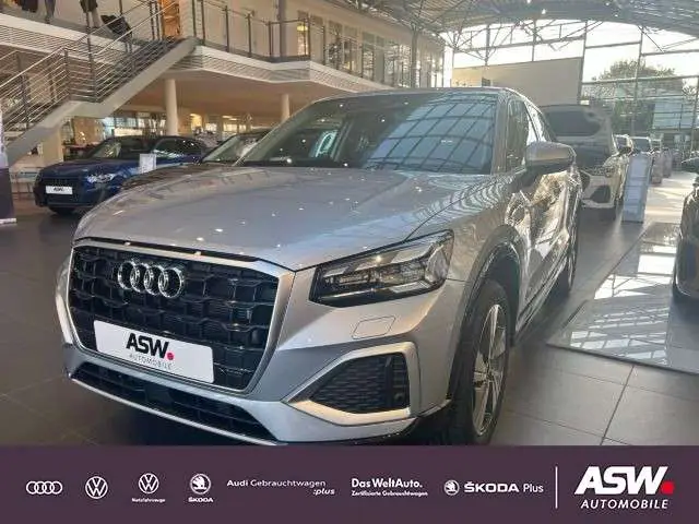 Photo 1 : Audi Q2 2024 Petrol