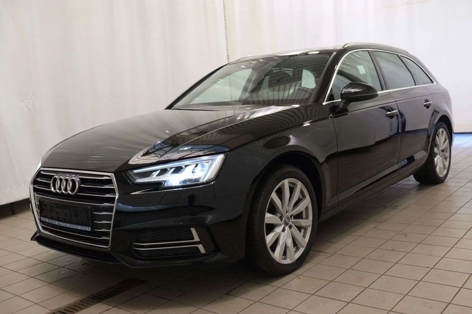 Photo 1 : Audi A4 2019 Petrol