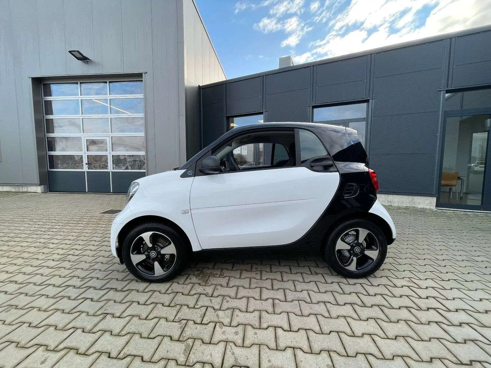 Photo 1 : Smart Fortwo 2021 Électrique