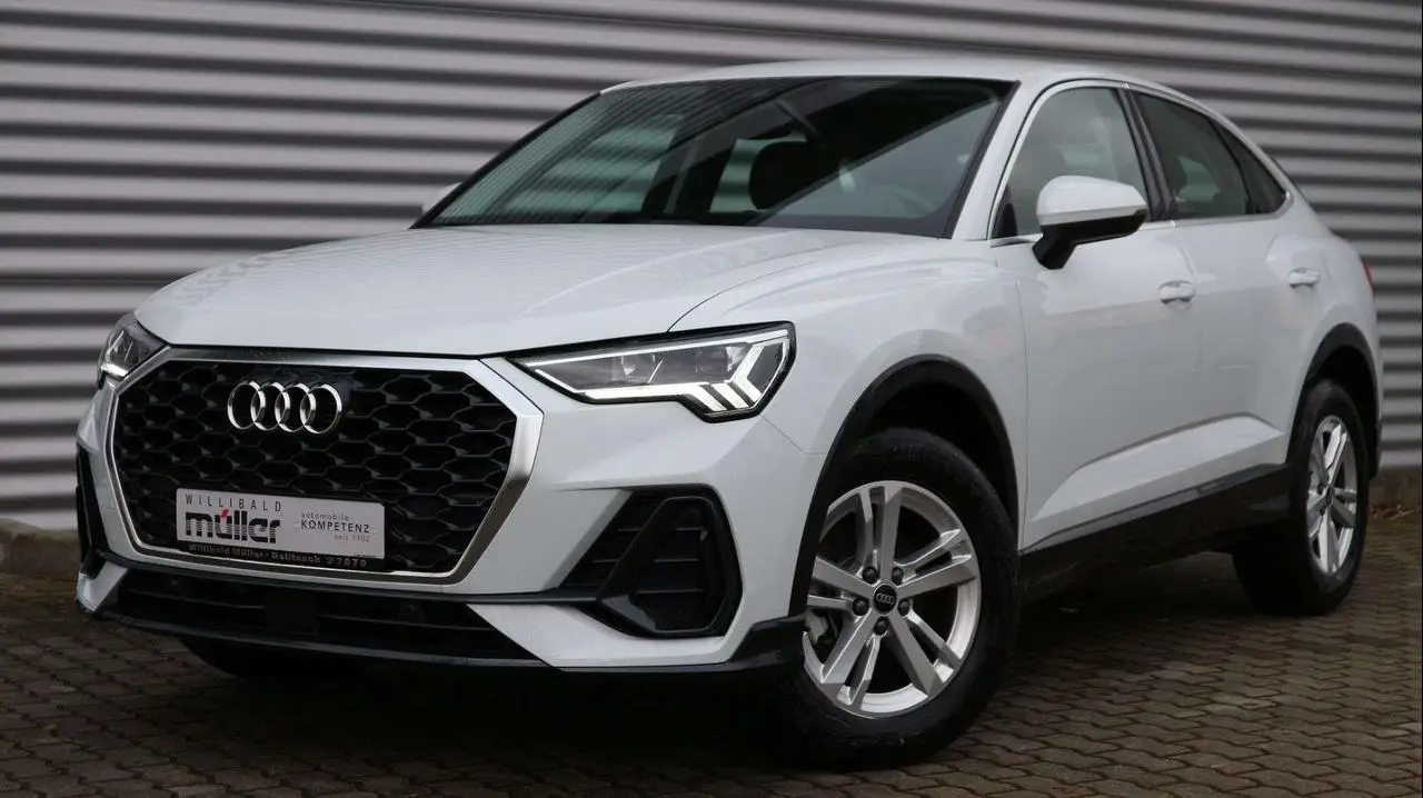 Photo 1 : Audi Q3 2022 Petrol