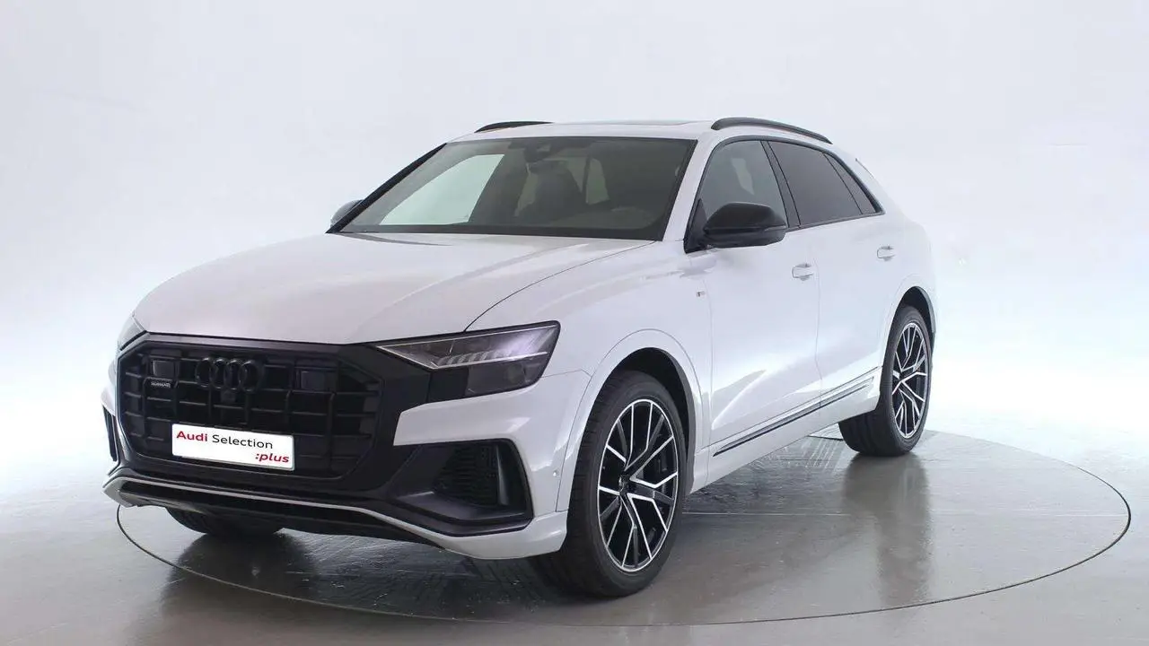 Photo 1 : Audi Q8 2022 Essence